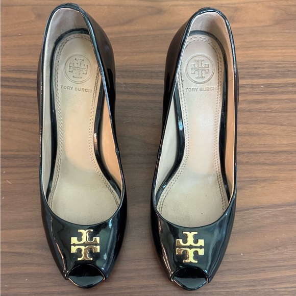 Tory Burch Black Patent Leather Peep Toe Wedge Heels Size 7 - Picture 4 of 7